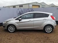 Usado Ford Fiesta Titanium 2017 Prateado Citadino
