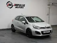Używany Kia Rio 107 KM (78 kW) 2012 Srebrny Hatchback