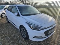 Used Hyundai i20 Premium 100 HP (73 kW) 2015 White Hatchback