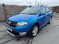 Usado Dacia Sandero Ambiance 90 CV (66 kW) 2015 Azul Utilitario