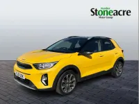 Usado Kia Stonic 118 HP (86 kW) 2021 Amarelo SUV