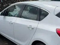 Used Vauxhall Astra Excite 100 HP (73 kW) 2015 White Hatchback