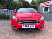 Begagnad Ford Focus Zetec 2017 Röd Halvkombi
