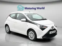 Usado Toyota Aygo X-play 71 CV (52 kW) 2021 Blanco Utilitario