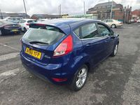 Usado Ford Fiesta Zetec 82 HP (60 kW) 2015 Azul Citadino