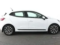 Used Renault Clio Iconic 90 HP (66 kW) 2022 White Hatchback