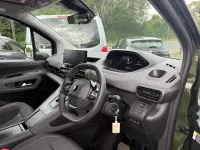 Used Peugeot e-Rifter Allure 100 kW (136 HP) 2025 Green MPV