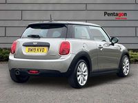 Używany Mini Cooper Classic 134 KM (98 kW) 2019 Srebrny Hatchback
