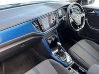 Usado VW T-Roc Design 150 HP (110 kW) 2021 Azul SUV