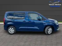 Second-hand Vauxhall Combo S 130 CP (95 kW) 2020 Albastru Monovolum
