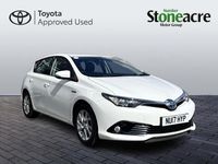 Used Toyota Auris Hybrid 134 HP (98 kW) 2017 White Hatchback