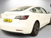 Used Tesla Model 3 Standard Range Plus 239 kW (325 HP) 2019 White Sedan