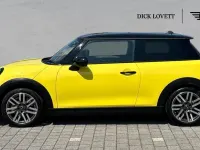 Used Mini Cooper Hatch 154 HP (113 kW) 2024 Yellow Hatchback