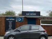 Used Toyota Yaris 99 HP (72 kW) 2013 Grey Hatchback