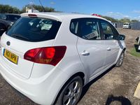 Used Kia Venga 89 HP (65 kW) 2011 White Hatchback