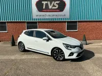 Used Renault Clio Iconic 100 HP (73 kW) 2019 White Hatchback