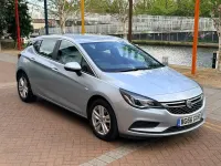 Usado Vauxhall Astra Design Edition 150 HP (110 kW) 2016 Prateado Citadino
