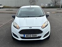 Used Ford Fiesta 75 HP (55 kW) 2013 White Hatchback
