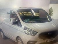 Usado Ford Transit Custom Limited 130 HP (95 kW) 2022 Prateado