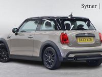 Usado Mini Cooper Classic 134 CV (98 kW) 2023 Gris Utilitario