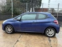 Used Peugeot 208 Active 70 HP (51 kW) 2014 Blue Hatchback