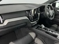 Usado Volvo XC60 Plus 197 HP (144 kW) 2023 Cinzento SUV