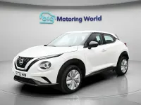 Używany Nissan Juke Acenta 114 KM (83 kW) 2023 Biały SUV