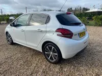 Used Peugeot 208 Roland Garros 110 HP (80 kW) 2016 White Hatchback