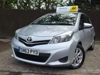Begagnad Toyota Yaris 101 HK (74 kW) 2013 Silver Halvkombi