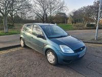 Usado Ford Fiesta 80 CV (58 kW) 2003 Verde Utilitario