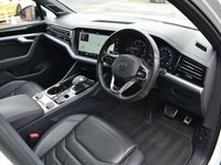 used VW Touareg SUV (2021/21)Black Edition 3.0 V6 TDI SCR 231PS 4Motion Tiptronic auto 5d