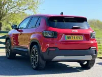 Begagnad Jeep Avenger EV Summit 114 kW (156 HK) 2025 Röd SUV