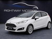 Used Ford Fiesta Titanium 95 HP (69 kW) 2014 Yellow Hatchback