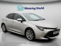 Usado Toyota Corolla Design 122 HP (89 kW) 2022 Prateado Citadino