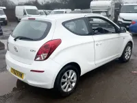Used Hyundai i20 Active 84 HP (61 kW) 2012 White Hatchback