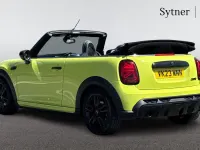 Begagnad Mini Cooper Sport 136 HK (100 kW) 2023 Gul Halvkombi