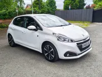 Used Peugeot 208 2019 White Hatchback