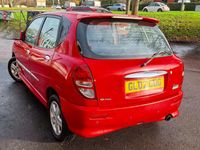 Used Daihatsu Sirion 90 HP (66 kW) 2002 Red Hatchback