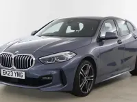 Usado BMW 118 M Sport 134 HP (98 kW) 2023 Cinzento Citadino