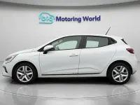 Używany Renault Clio V Play 75 KM (55 kW) 2021 Biały Hatchback