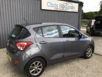 Usado Hyundai i10 Premium 83 HP (61 kW) 2015 Cinzento Citadino