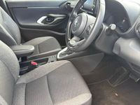 Used Toyota Yaris Hybrid Design 116 HP (85 kW) 2023 White Estate