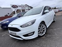 Used Ford Focus Zetec 125 HP (91 kW) 2015 White Hatchback