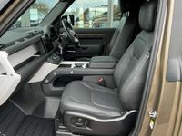 Usado Land Rover Defender HSE Dynamic 350 HP (257 kW) 2024 Castanho SUV