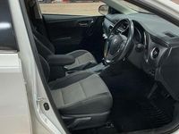 Used Toyota Auris Hybrid Design 2017 White Hatchback