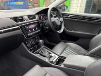 Usado Skoda Superb LAURIN & KLEMENT 140 CV (102 kW) 2024 Gris Utilitario