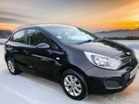 Usado Kia Rio 85 CV (62 kW) 2014 Negro Utilitario