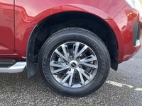 New Isuzu D-Max 163 HP (119 kW) 2025 564 spinel red Pickup