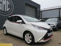 Used Toyota Aygo X-wave 69 HP (50 kW) 2017 White Hatchback