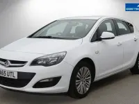 Used Vauxhall Astra Excite 200 HP (147 kW) 2016 White Hatchback
